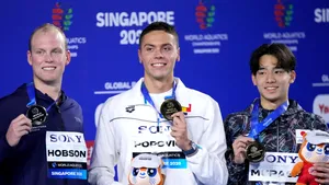 Valuri de felicitări pentru campionul David Popovici: Aurul de la Campionatul Mondial câștigat chiar de ziua Imnului Național