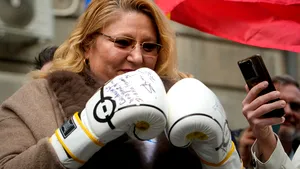 Şoşoacă susţine că românii trebuie să decidă la referendum dacă vor ieşirea din UE