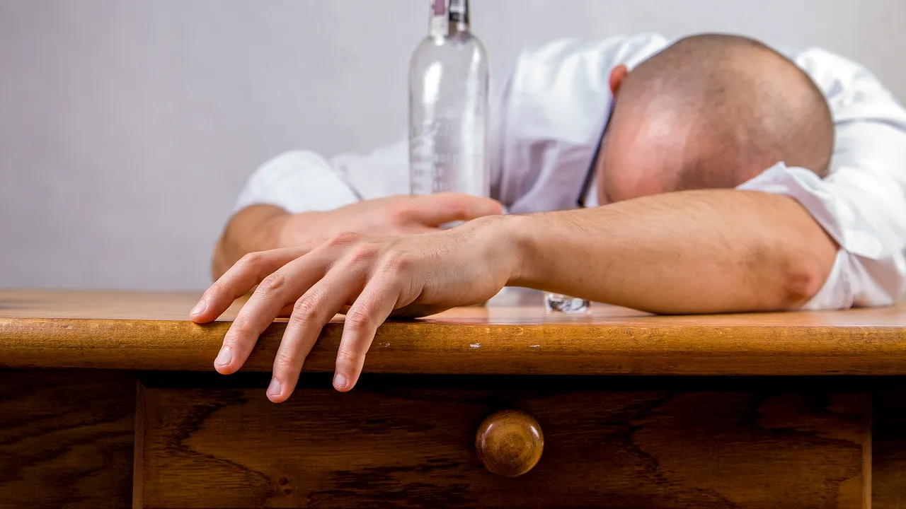 STUDIU: Consumul de ALCOOL este un factor principal de îmbolnăvire şi mortalitate la nivel mondial