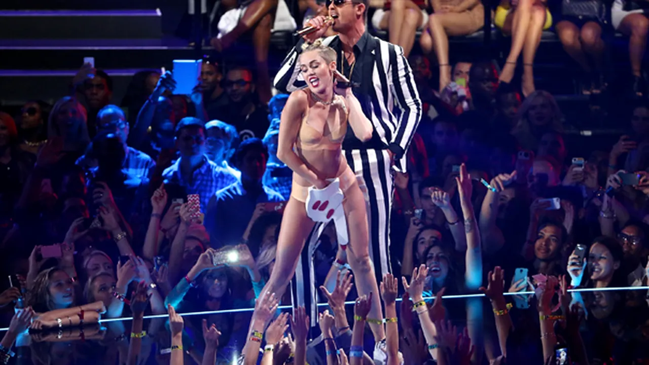 O nouă lansare controversată marca Miley Cyrus -VIDEO