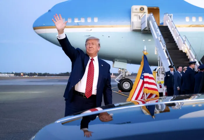 EXTERNE „Sunt ținta multor amenințări”: Trump confirmă că a fost ascuns pentru a urca într-un avion secret