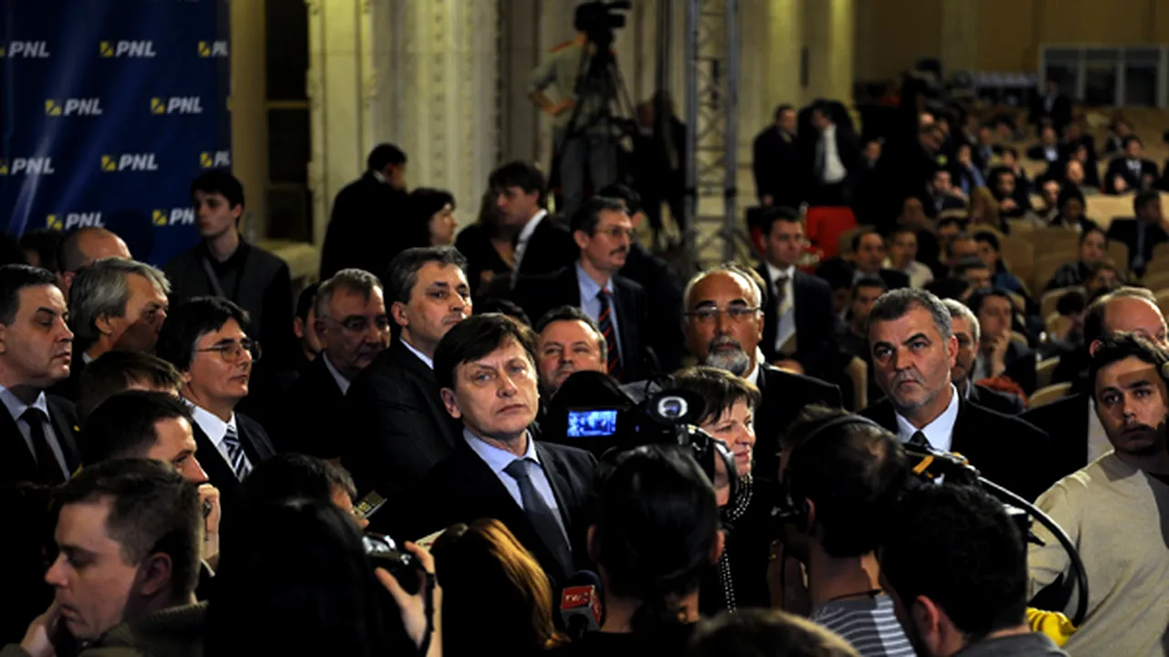 FOCUS: Antonescu şi Orban au aşteptat rezultatele votului în Congres glumind