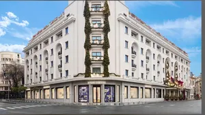 Mutare importantă pe piaţa de lux: Louis Vuitton a deschis magazin pe Calea Victoriei, la parterul Athenee Palace Intercontinental. GALERIE FOTO