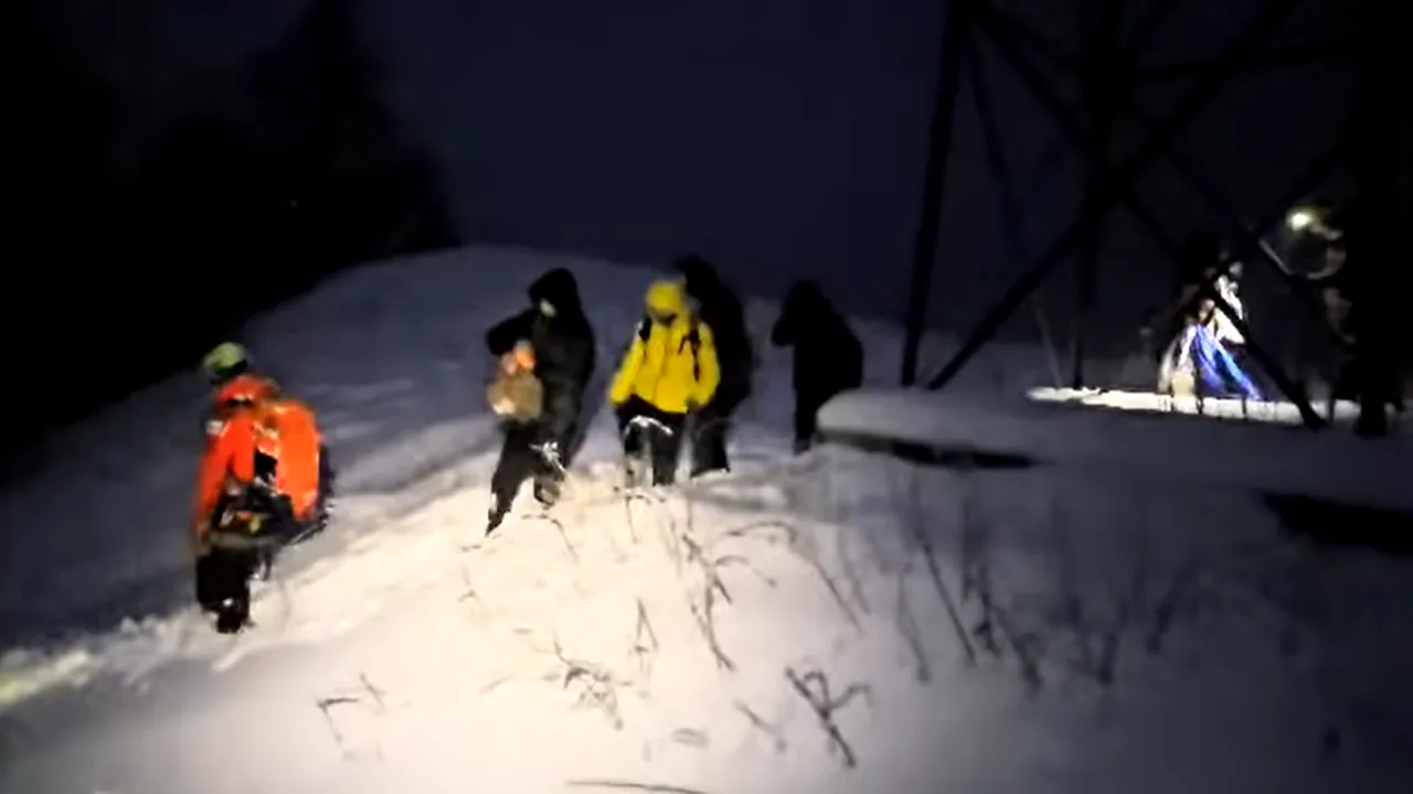 Turişti blocaţi în Bucegi din cauza zăpezii abundente. Salvamontiştii au intervenit de urgenţă