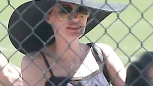 Experţii în oncologie laudă decizia actriţei Angelina Jolie de a-şi extirpa ovarele: Decizia ei este curajoasă şi are puterea de a influenţa