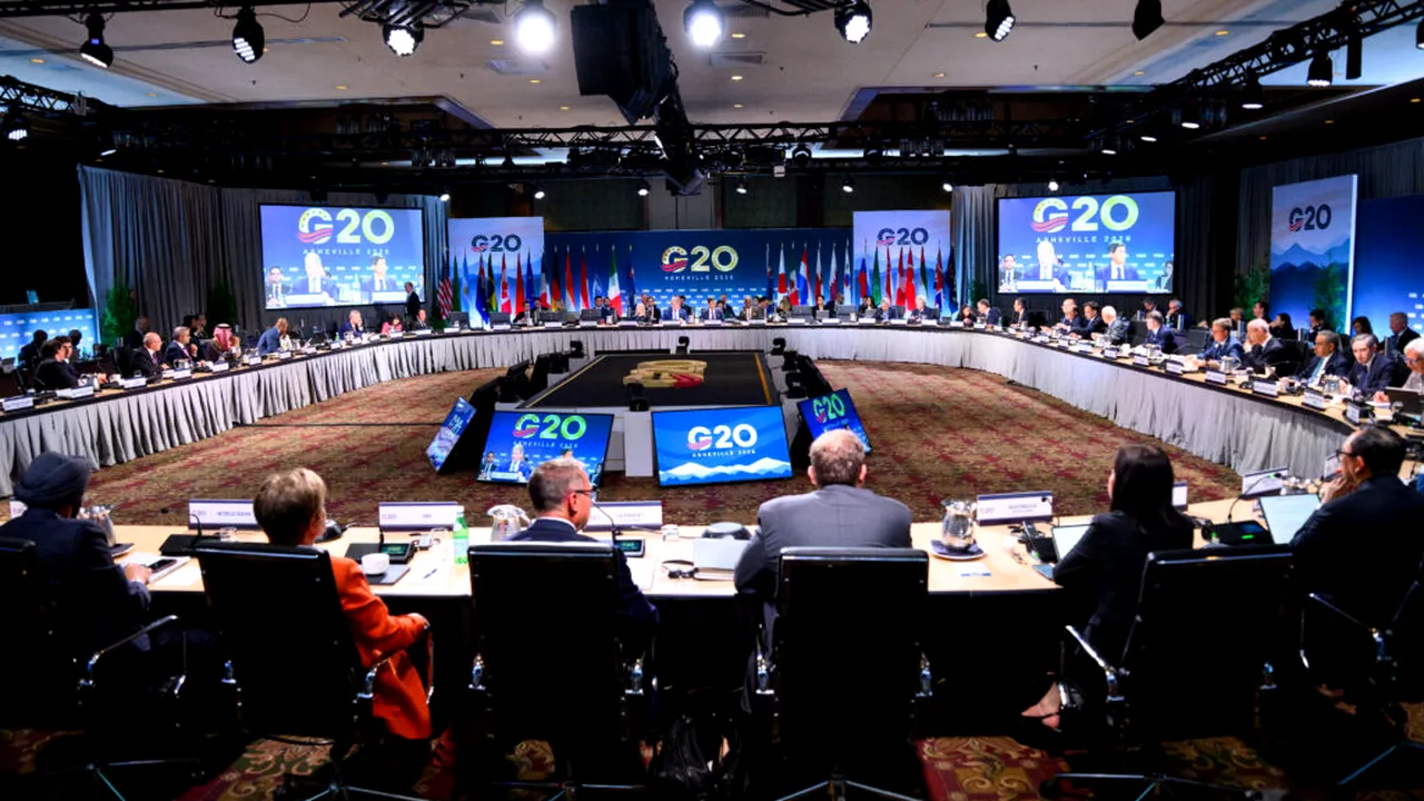 Ministrul rus de Finanțe, exclus din fotografia de grup a summitului G20 după ce oficialii europeni au refuzat să apară alături de el