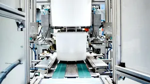 Grupul austriac ALPLA, activ pe piaţa de ambalaje şi pe cea de reciclare, adună sub brandul ALPLAindustrial toate activităţile legate de ambalajele din plastic de volum mare pentru uz industrial şi comercial
