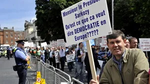 Manifestaţii la Dublin pro şi contra lui Nicolas Sarkozy
