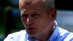 Oprescu:  Geoană gândeşte păgubos aplecând urechea la Hrebenciuc şi Vanghelie