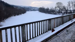 Poduri de gheaţă s-au format pe toate cursurile de apă din judeţul Alba