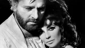 O fotografie inedită cu Elizabeth Taylor şi Richard Burton, prezentată în premieră într-o expoziţie