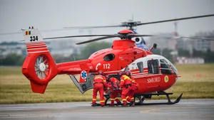 Un copil de 11 ani, din Mureş, a fost transportat cu elicopterul la spital. Fata s-a lovit în timp ce se afla la şcoală