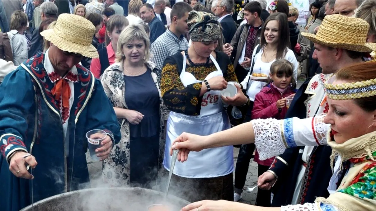Războiul dintre Ucraina şi Rusia s-a mutat şi în bucătărie. UNESCO declară borşul ucrainean patrimoniu protejat