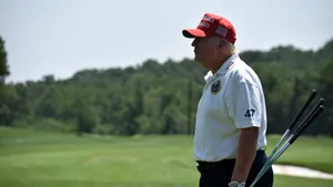 Donald Trump a jucat golf pentru a treia zi consecutivă. Liderii lumii caută soluții pentru tarifele impuse de SUA