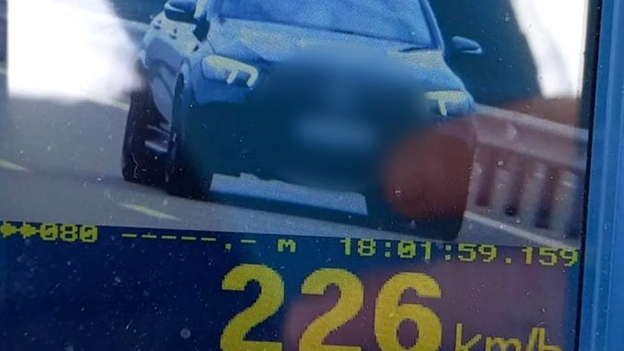 Vitezomani prinşi în trafic pe Autostrada A3 Turda - Borş: un tânăr avea 226 km/oră