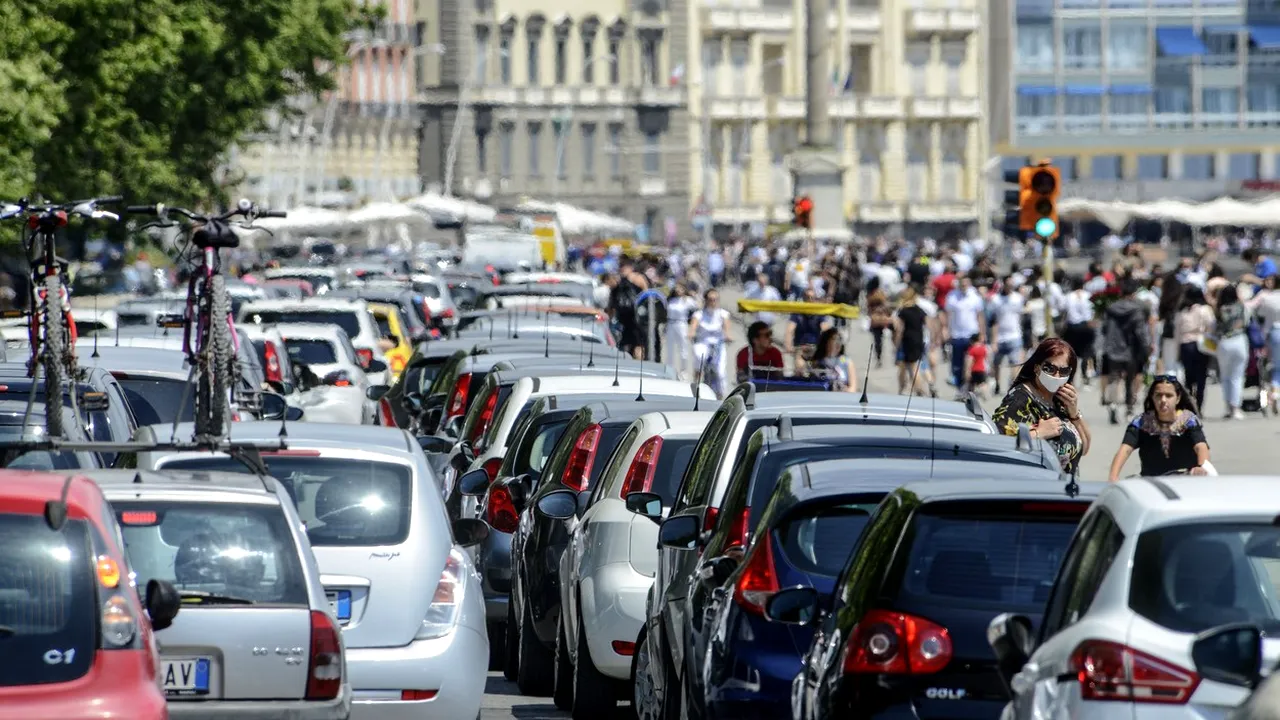 ALEGE SMART: Psihologul Adrian Iancu din Roma: Bucureştiul ar trebui să ia lecţii de la Napoli pentru rezolvarea problemei traficului