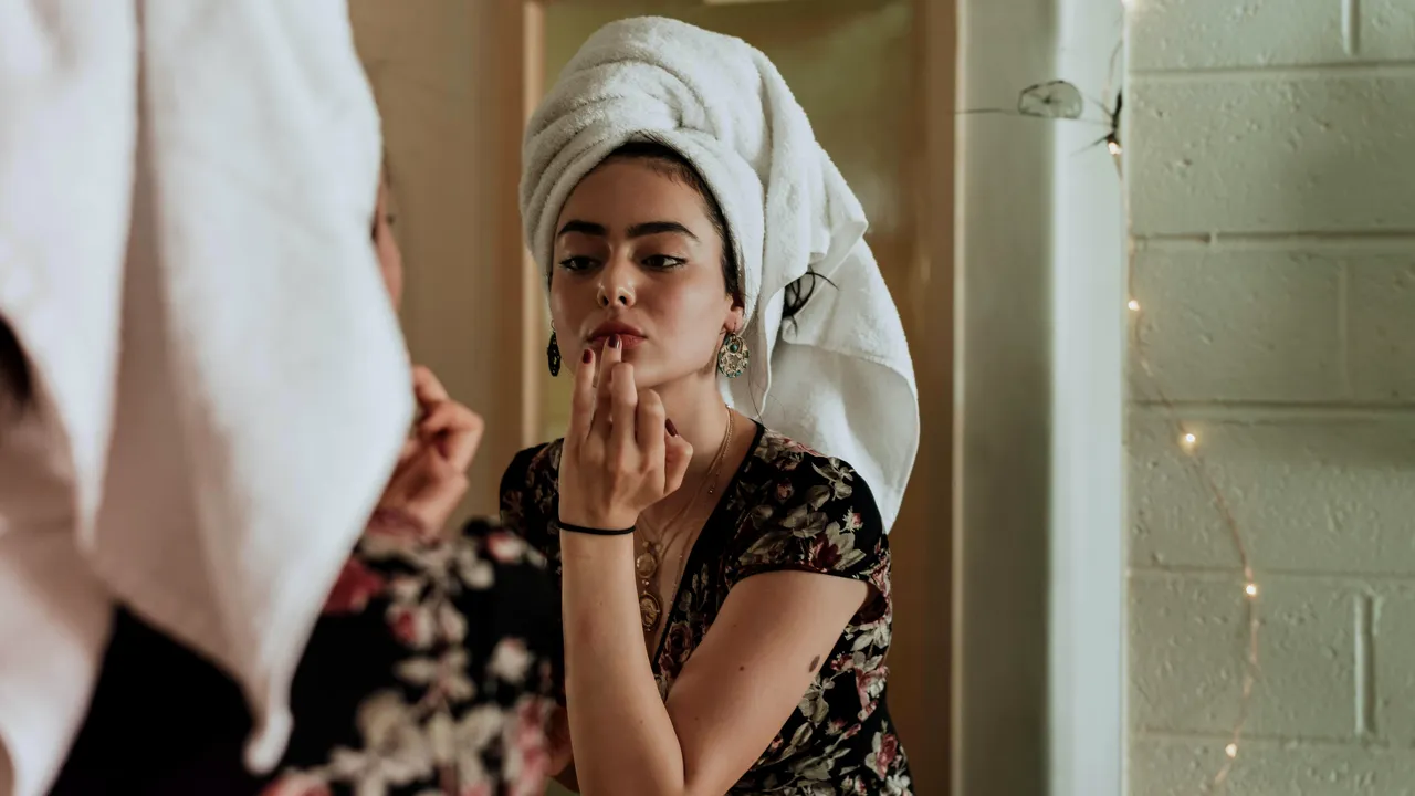 Ritualurile de frumuseţe în timpul pandemiei. Mai puţin machiaj, mai mult skin care
