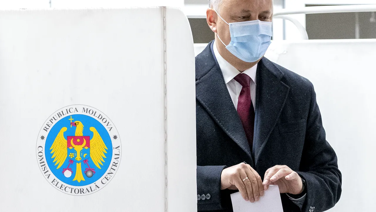 Rezultate scrutin Republica Moldova: Maia Sandu şi Igor Dodon, aproape la egalitate, merg în turul doi 
