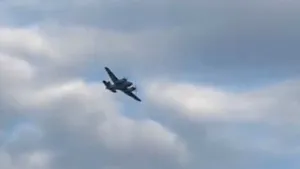 Bărbatul care a furat un avion şi a ameninţat că-l prăbuşeşte, acuzat de ameninţări teroriste
