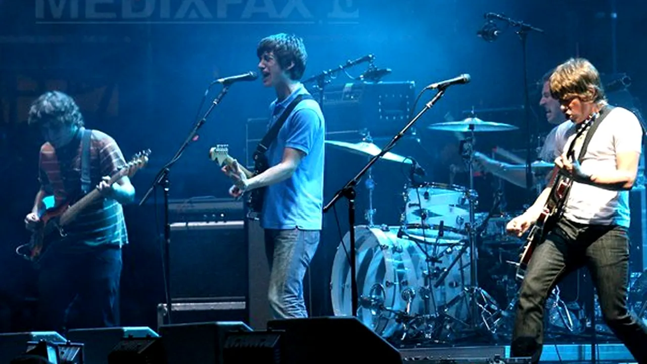 Arctic Monkeys, trupa cu cele mai multe difuzări online în 2013