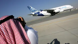 Gulf Air a angajat aproape o sută de însoţitoare de zbor