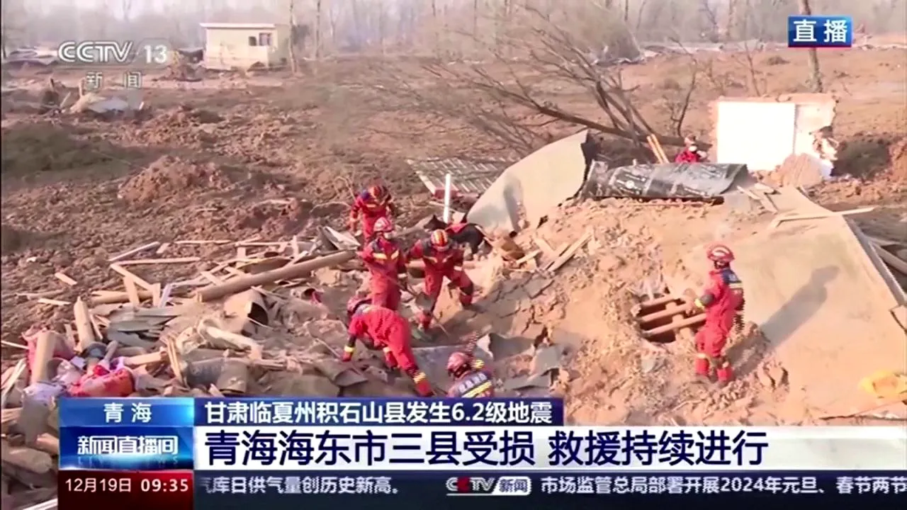 Supravieţuitorii cutremurului din China se înghesuie în corturi improvizate, temându-se de ger