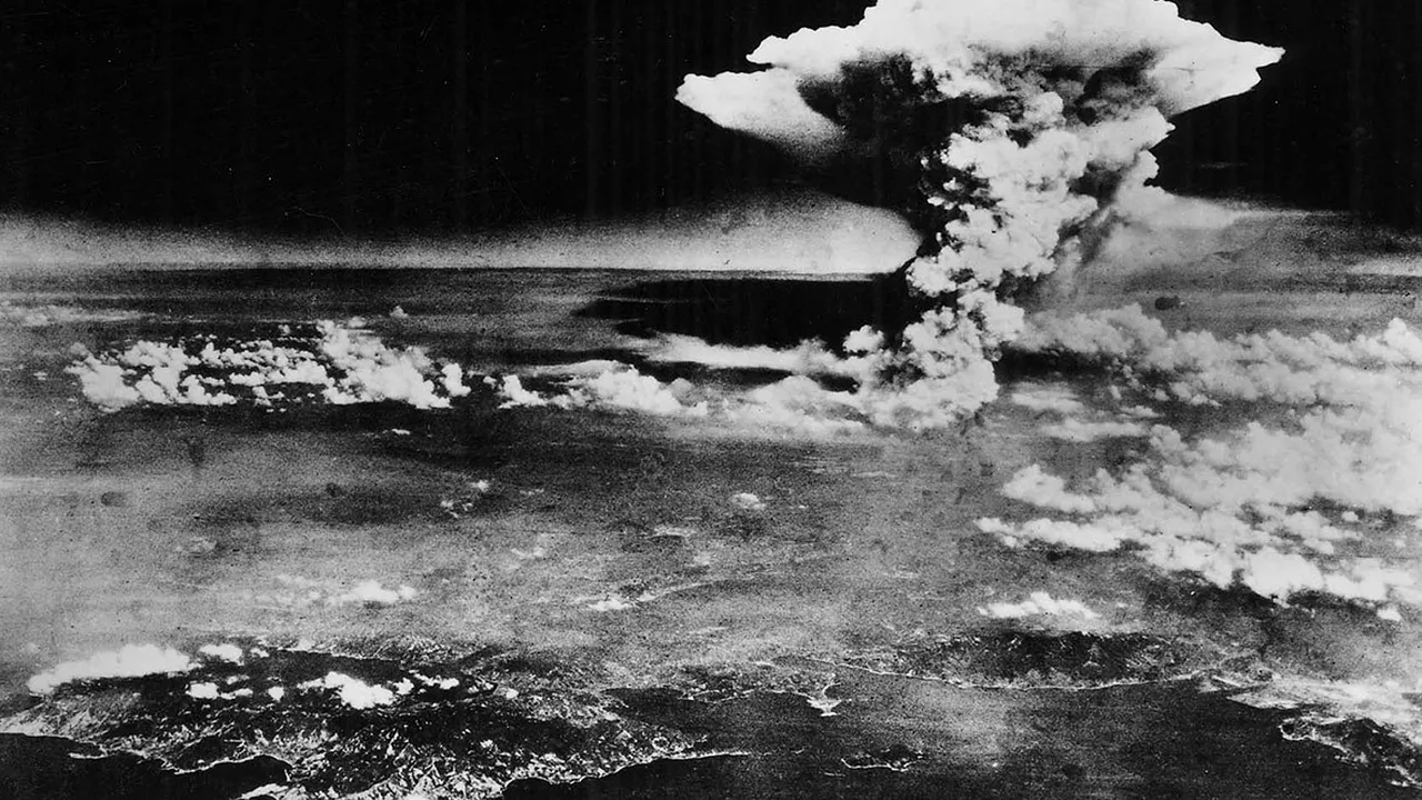 6 august 1945: Statele Unite bombardează Hiroshima cu bomba atomică 