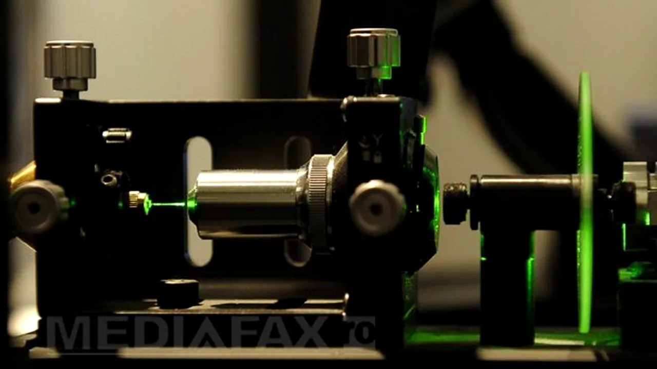 Un laser cu raze reci, testat cu succes contra ciupercii care afectează unghiile de la picioare