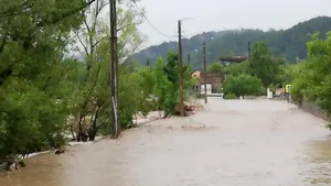 ALERTĂ HIDROLOGICĂ: Cod portocaliu de inundaţii pe râuri din şase judeţe ale ţării, până vineri la amiază