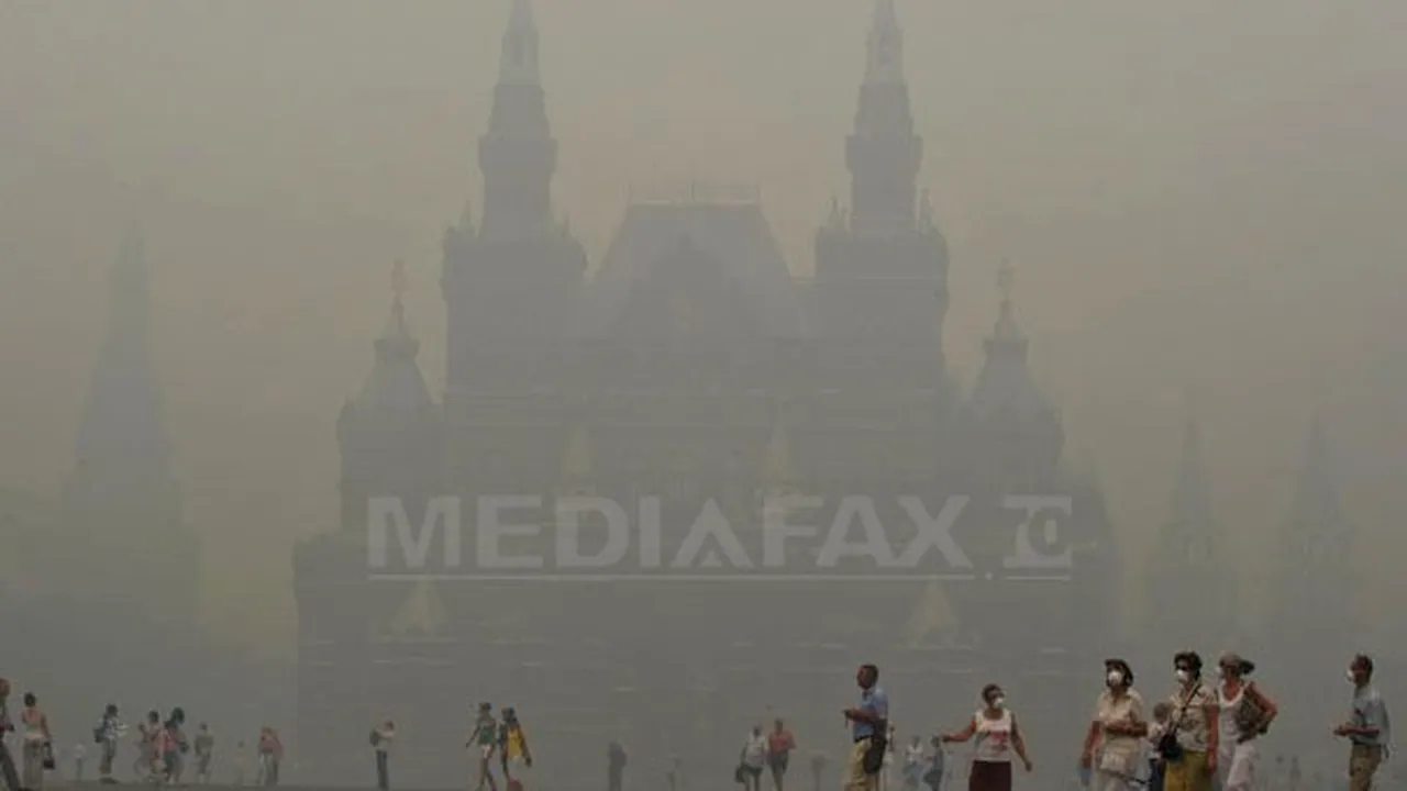 Fumul de la incendii a învăluit Moscova. Locuitorii sunt nevoiţi să poarte măşti de protecţie - FOTO