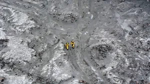 Apa din jurul Insulei Albe este contaminată după erupţia vulcanului. Bilanţul morţilor 