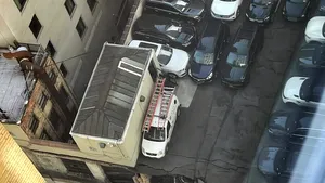 O parcare cu patru etaje s-a prăbuşit în New York. Autorităţile americane au intrat în alertă