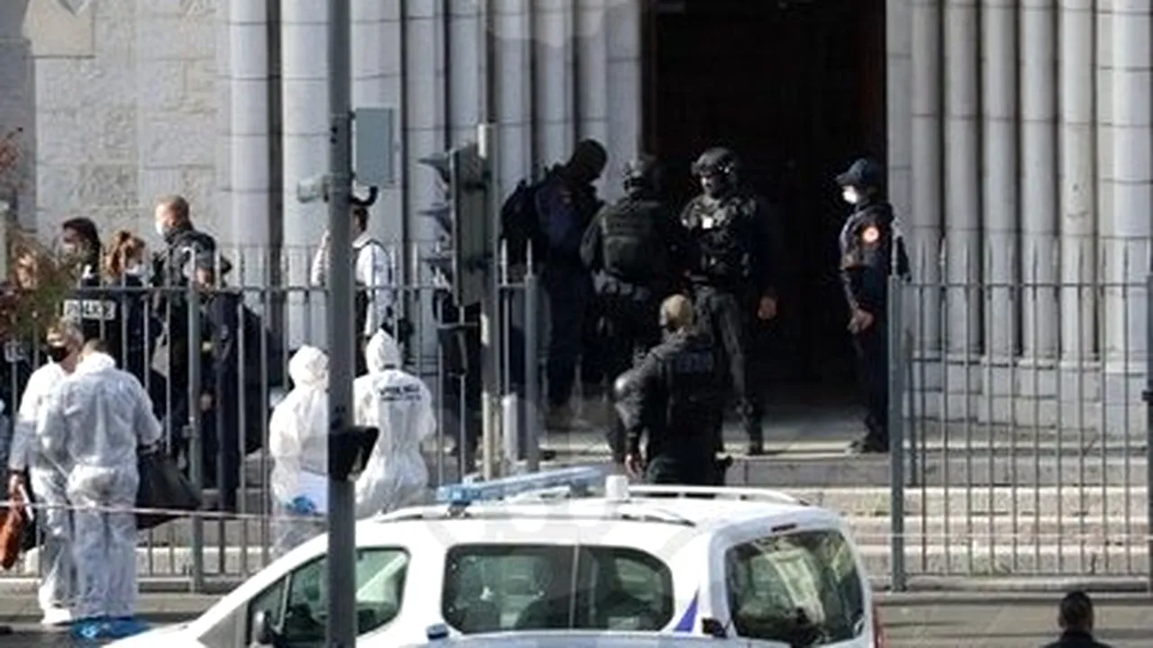 Franţa, sub teroare. Trei morţi şi mai mulţi răniţi într-un atac cu cuţitul într-o biserică din Nisa. Incidente în Lyon şi Avignon. AFP: Atacatorul este un tunisian ce a ajuns în Europa în luna septembrie 