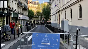Parisul interzice maşinile în apropierea şcolilor