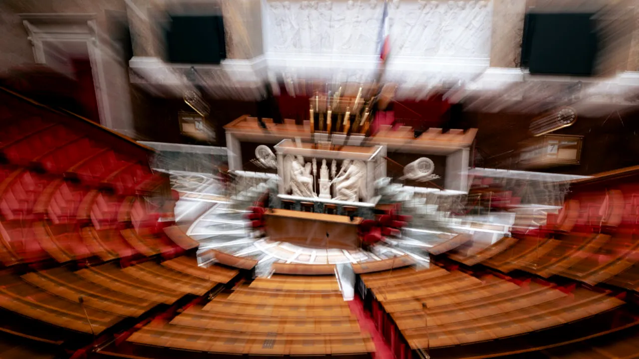 Partidele de opoziție franceze promit să răstoarne guvernul la votul de încredere din 8 septembrie