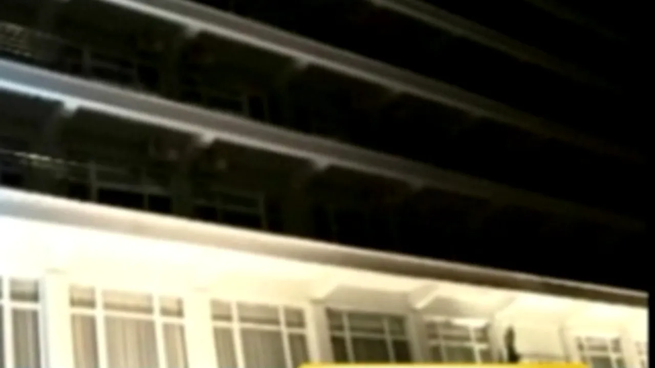 O femeie a ameninţat că îşi aruncă fetiţa de la etajul unui hotel din Mamaia - VIDEO