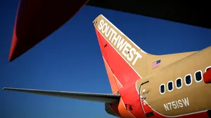 Un avion american s-a întors pe aeroport după ce a fost lovit de fulger
