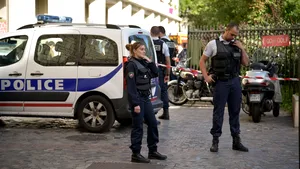 Cine este suspectul în cazul atacului asupra unui grup de militari dintr-o suburbie a Parisului 