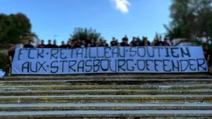 Fanii lui Dinamo au încercat să intre la meciul cu Petrolul cu un mesaj de susținere pentru gruparea neonazistă Strasbourg Offender