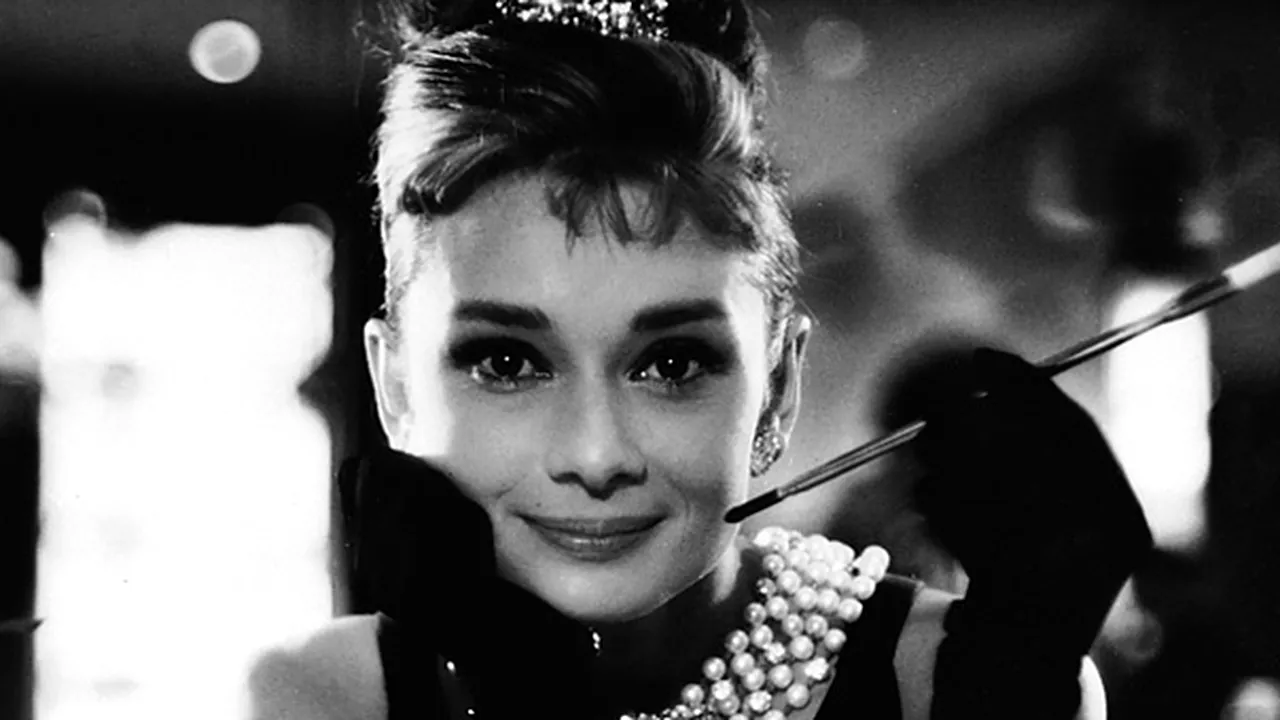 O parte din garderoba actriţei Audrey Hepburn, vândută la licitaţie