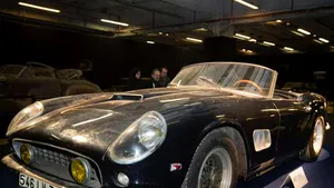 O maşină Ferrari care i-a aparţinut lui Alain Delon a fost vândută pentru 14,2 milioane de euro
