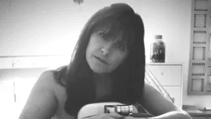 Medicii stomatologi s-au fotografiat dezbrăcaţi în cabinete. Imaginile au devenit virale