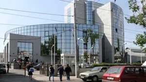 Gândul: Directorul francez al Distrigaz Sud îşi pândeşte salariaţii pe stradă