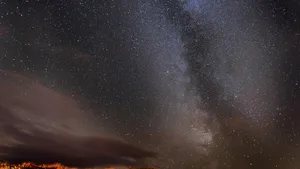 VIDEO Ploaie de meteori, în noaptea de joi spre vineri. Stelele căzătoare provin din coada cometei Halley