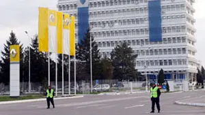 Peste 200 de salariaţi ai unei firme de pe platforma Dacia, în grevă generală