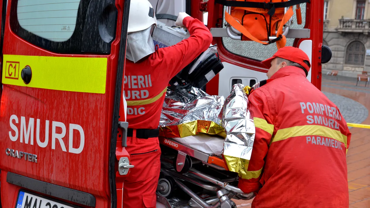 Accident grav pe litoral. O maşină a intrat într-un grup de persoane la ieşire din localitatea 2 Mai / Doi morţi şi mai mulţi răniţi / Şoferul a fugit şi a fost prins de politişti în Vama Veche