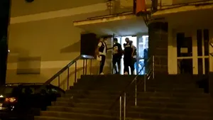 Clipe de coşmar pentru 3 persoane. Au fost atacate în toiul nopţii de 4 bărbaţi cu cagule în Timişoara