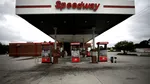 Prețul benzinei rămâne foarte ridicat în SUA. De ce șoferii americani nu scapă prea curând de scumpiri