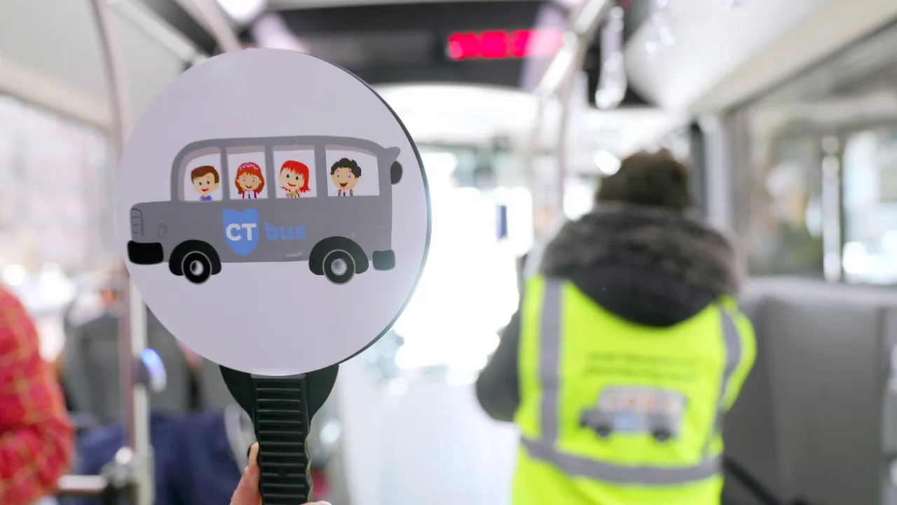 Criza Covid: autorităţile din Galaţi redeschid traseele de autobuz pentru elevi