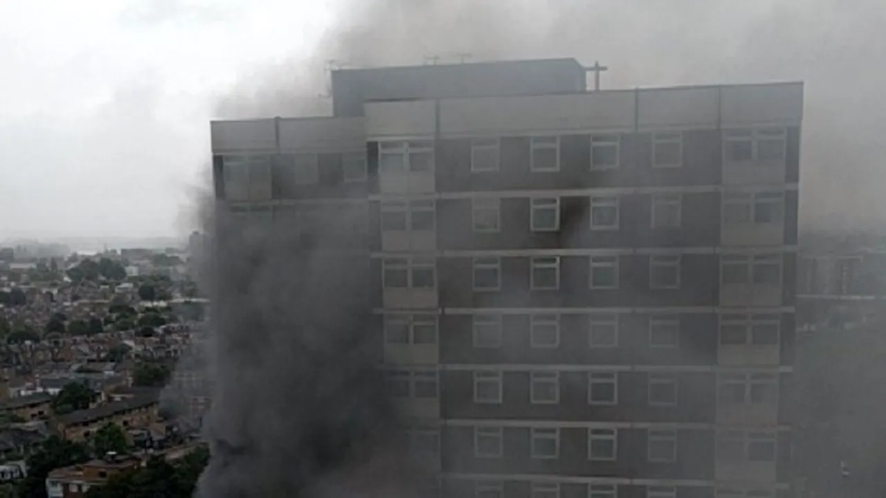Incendiu într-un bloc de apartamente din Londra - VIDEO